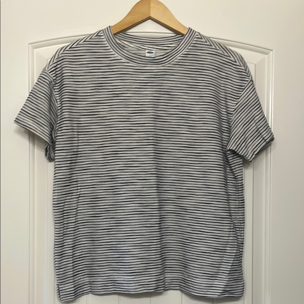 Old Navy SS Easy Vintage Black and White striped shirt